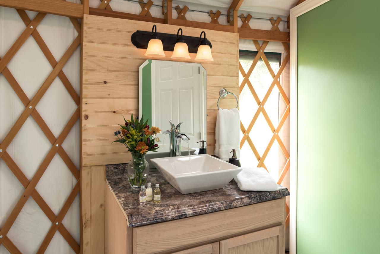 Yale Manor B&B & Yurt Glamping Exterior foto