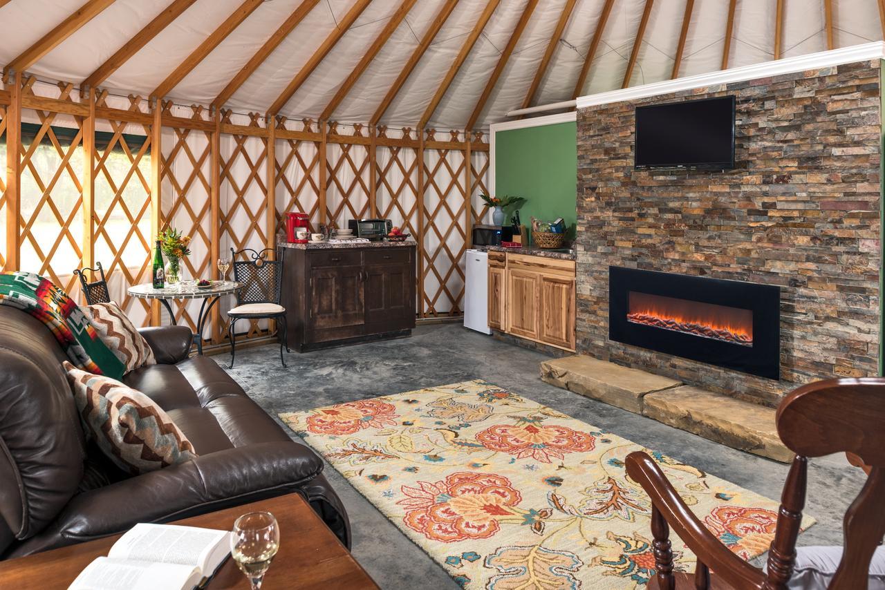Yale Manor B&B & Yurt Glamping Exterior foto