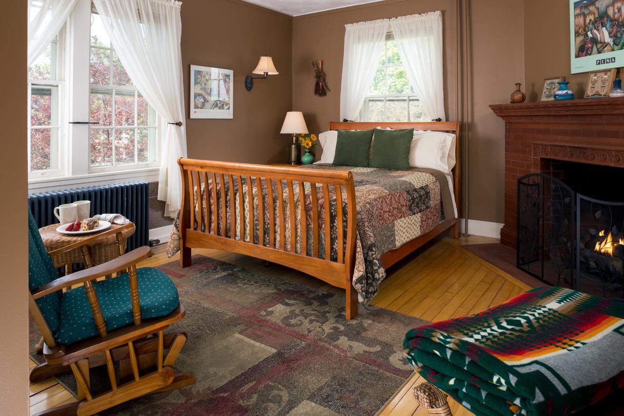 Yale Manor B&B & Yurt Glamping Exterior foto