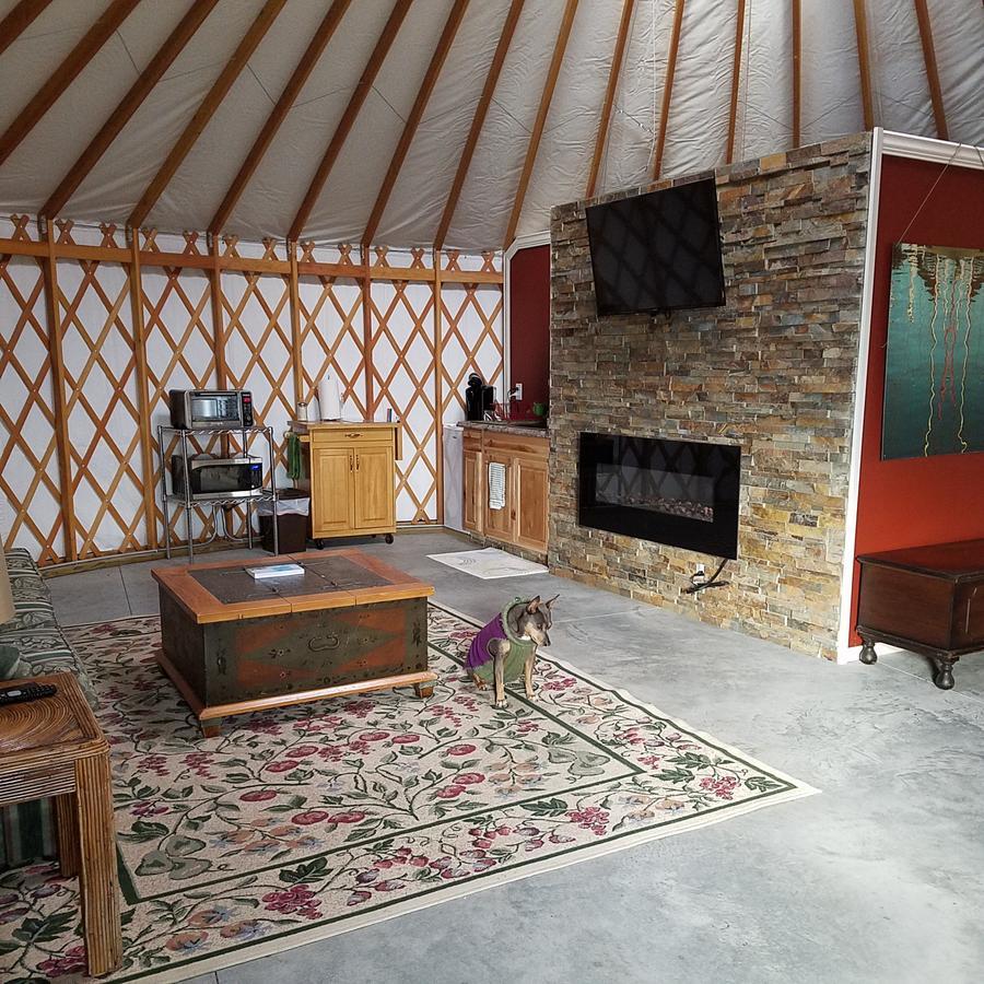Yale Manor B&B & Yurt Glamping Exterior foto